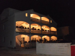Apartments with a parking space Vir - 13817
